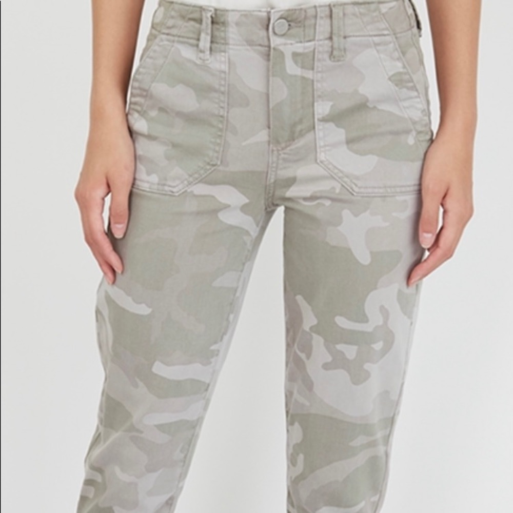 PAIGE MAYSLIE JOGGER CAMO